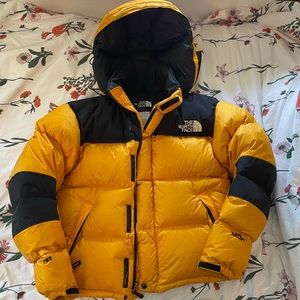 BRIGHT YELLOW NORTHFACE PUFFER JACKET